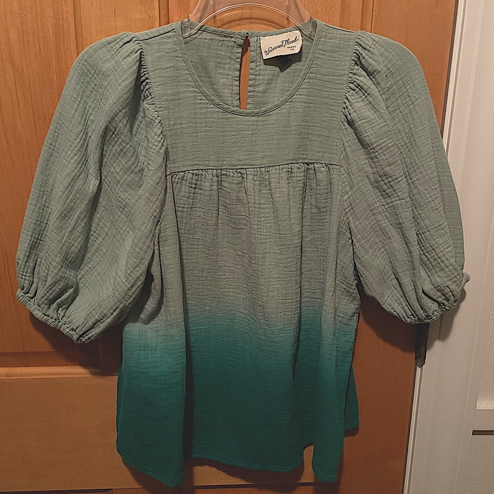 Universal Threads Ombré Top